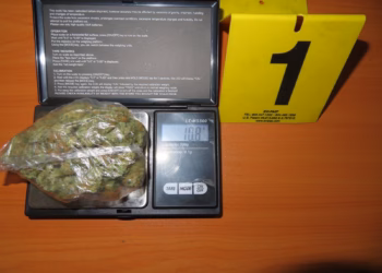 Arrestohet një person në Vushtrri, i gjenden mbi 10 gramë marihuanë në veturë