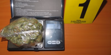 Arrestohet një person në Vushtrri, i gjenden mbi 10 gramë marihuanë në veturë