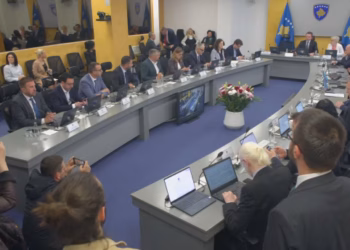 I jep fund parullës “rroga e vogël, fitimi i madh”, Kurti: Projektligji për Byronë ka trazuar shumëkë