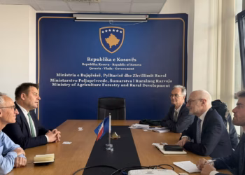 Muja takon ambasadorin francez, në fokus marrëveshjet e reja në bujqësi