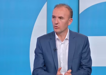 Mustafa: Deklarata e Gecit e turpshme dhe sulm ndaj luftës çlirimtare, VV-ja duhet ta përjashtojë nga grupi parlamentar