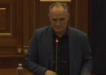 Hasani: Ekspozita e Shkëlzen Gashit fyerje për të vërtetën e Masakrës së Dubravës