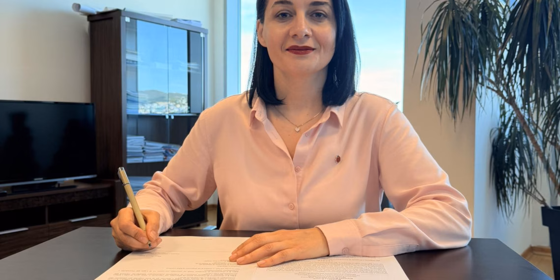 Pacolli nënshkruan dy vendime për mbrojtjen e resurseve natyrore