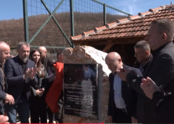 Zbulohet pllakë përkujtimore, Drenica i nderon veteranët e fshatit Kuçicë