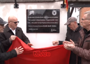 Në vendin e rezistencës, zbulohet pllaka përkujtimore në Prishtinë