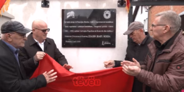 Në vendin e rezistencës, zbulohet pllaka përkujtimore në Prishtinë