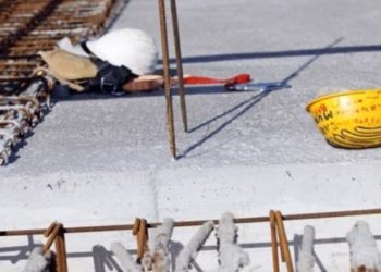 Dy punëtorë lëndohen rëndë në vendin e punës në Mitrovicën e Veriut, një i dyshuar në mbajtje