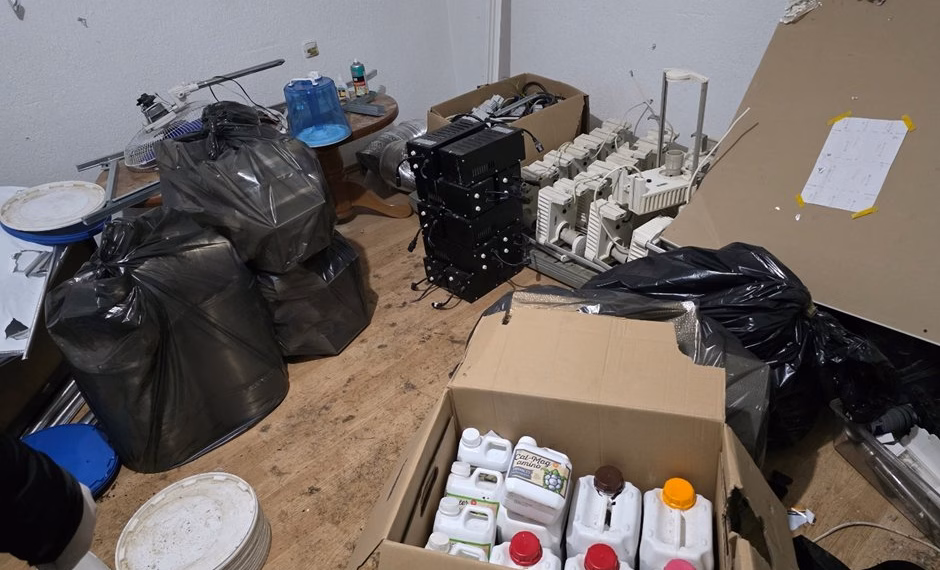 Zbulohet laborator i dyshuar për kultivim të drogës në Prizren, arrestohen dy persona