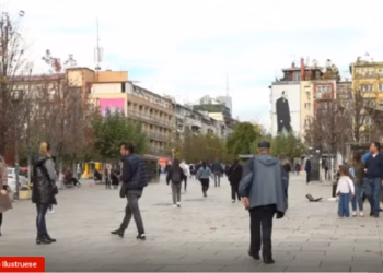 Dita e Kushtetutës, qytetarët kritikojnë politikanët për shkelje dhe kërkojnë ndëshkim përmes votës