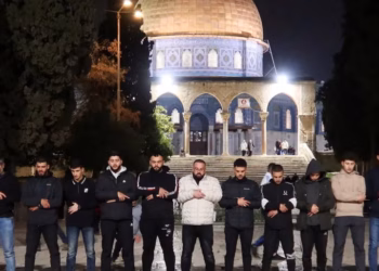 Besimtarët rikthehen në Al-Aksa pas një mbylljeje të paprecedentë 40-ditore