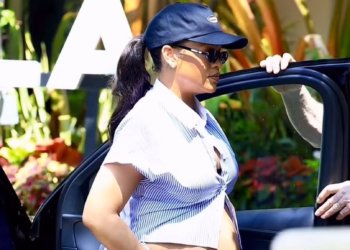 Rihanna shpërthen ndaj thashethemeve për shtatzëni!