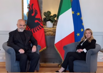 Rama pritet me një ceremoni zyrtare nga homologia Meloni në Romë