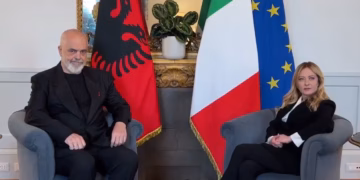 Rama pritet me një ceremoni zyrtare nga homologia Meloni në Romë