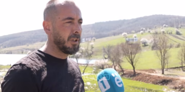 Flet personi që e nxori gruan shtatzënë nga vetura në Liqenin e Livoqit