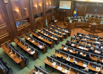 Nis seanca ku do të diskutohet për presidentin, opozita nuk merr pjesë