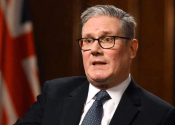 Starmer: Mbretëria e Bashkuar nuk e mbështet mbylljen e Ngushticës së Hormuzit