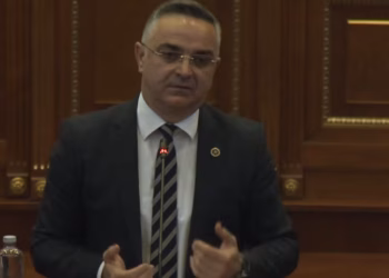 Tahiri: Qeveria po krijon bllokadë, jo zgjidhje