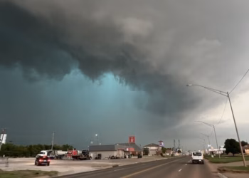 Disa tornado godasin shtetin amerikan të Oklahomës