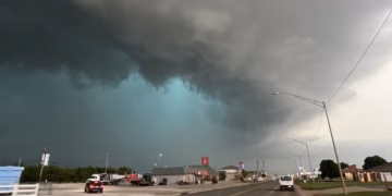 Disa tornado godasin shtetin amerikan të Oklahomës