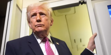 Trump thotë se po shqyrton tërheqjen nga NATO-ja