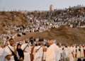 Rreth 1.8 milionë besimtarë nisen drejt malit Arafat në ditën kulmore të Haxhit