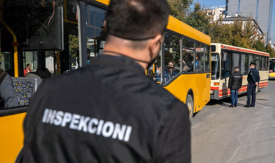 Sulmohet inspektori i Komunës së Prishtinës, tre të dyshuarit në arrati