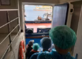 Anija turistike e prekur nga Hantavirusi mbërrin në portin spanjoll, ndërsa nis evakuimi