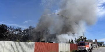 ​Digjet një deponi e hekurishteve në Mitrovicë