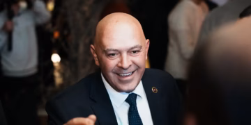 Ardian Gjini merr zyrtarisht postin e kryetarit të AAK-së