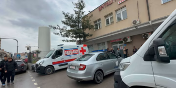 Spitali i Ferizajt jep detaje për rastin tragjik: Foshnja lindi në tualet, mjekët provuan t’ia shpëtonin jetën