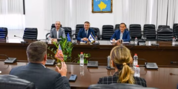 Drejtori i Policisë së Kosovës takon përfaqësuesit e DEA-s, diskutohen iniciativa për bashkëpunim