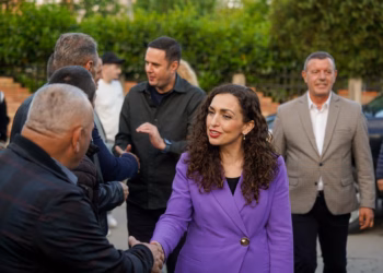 Abdixhiku e Osmani bashkë në Obiliq: Nisin takimet me qytetarët