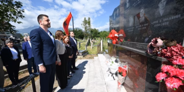 Haxhiu përkujton viktimat e Qyshkut, Zahaqit dhe Pavlanit në 27-vjetorin e masakrës