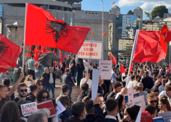 Protesta në Maqedoninë e Veriut, arrestohen tre studentë shqiptarë