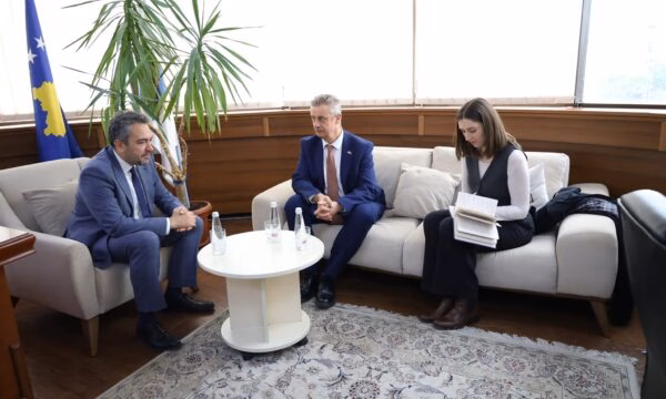 Hargreaves takon Radoniqin, konfirmon se mbështetja kibernetike për KQZ-në do të vazhdojë