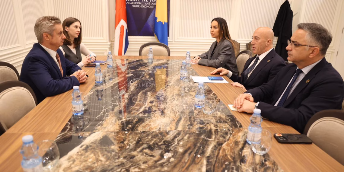 Haradinaj takohet me Hargreaves, kërkon mbështetjen britanike për Kosovën dhe anëtarësimin në NATO