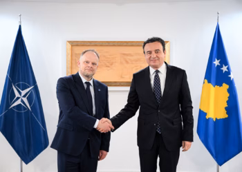 Kurti takon zyrtarin e NATO-s, diskutojnë për Xhandarmërinë dhe forcimin e sigurisë në vend