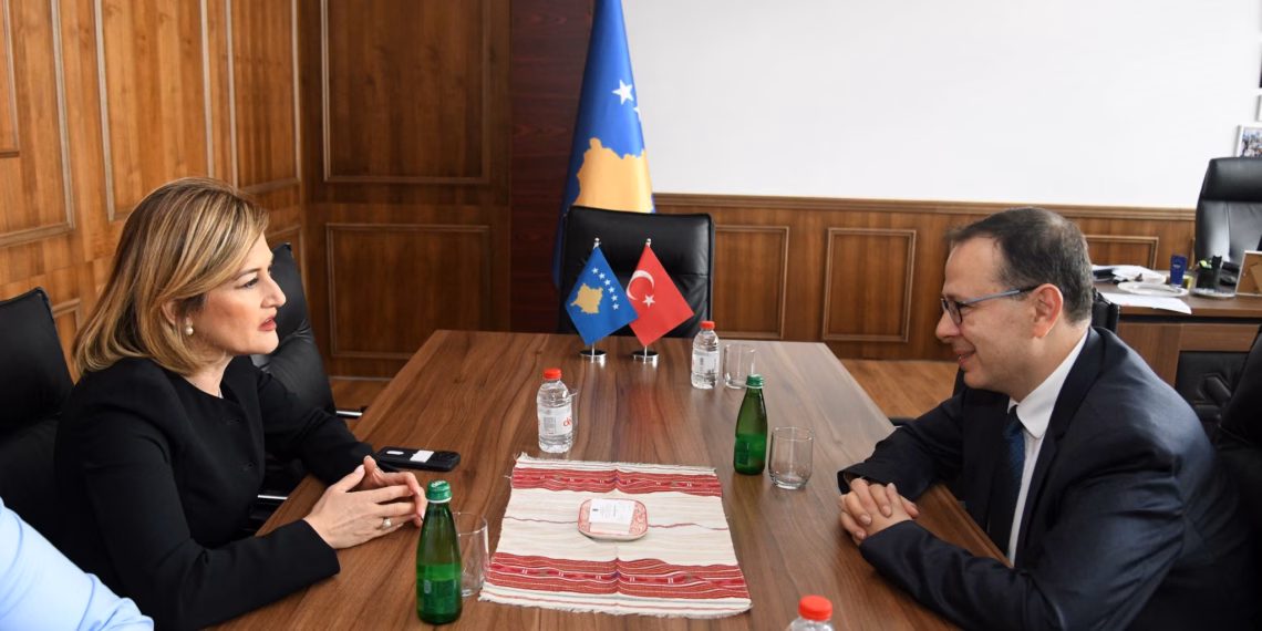 Kusari-Lila takon ambasadorin turk, diskutohen investimet dhe rinegocimi i Marrëveshjes së Tregtisë së Lirë