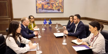 Konjufca pret Hamilton, flasin për bashkëpunimin me NATO-n