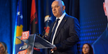 Gjini nga rruga Dollc-Gjakovë kritikon gjendjen e infrastrukturës dhe ndërprerjet e energjisë elektrike