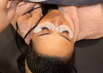Rinesa Lashes dhe Ermira prekin Hollywood-in me qerpikët e Cardi B