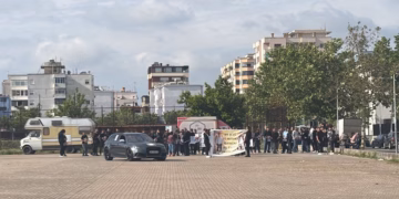 “Ku është drejtësia?”, protestë në Durrës pas aksidentit tragjik ku humbën jetën dy të mitur