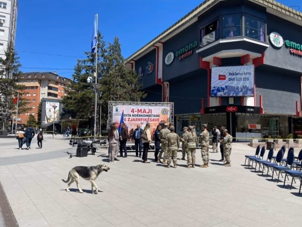 ​Zjarrfikësit parakalojnë me automjete në Mitrovicë