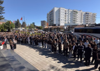 ​Deçani nderon dëshmorët, homazhe në Gllogjan dhe në gjithë komunën