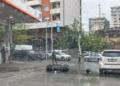 ​Aksidenti mes motoçikletës dhe një veture në Prishtinë, një i lënduar