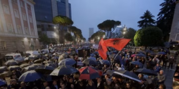 ​PD mban protestën kombëtare para Kryeministrisë