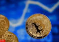 Bitcoin qëndron nën 81,000 dollarë në pritje të bisedimeve Trump–Xi