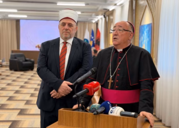 Ipeshkvi Dodë Gjergji me apel për politikanët: Mendoni për të ardhmen, jo për pushtetin