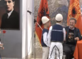 Veteranët dhe fëmijët nderojnë “Epopenë e Pabratit” me lule për dëshmorët