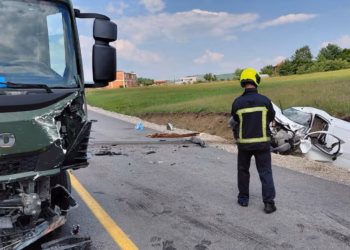 Tre persona të lënduar në një aksident në magjistralen Klinë–Gjakovë